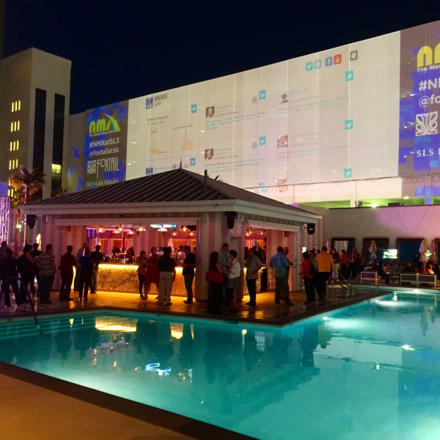 Hashtracking Live Twitter Instagram Streaming Wall 